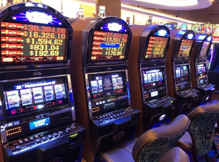 Live BandarQ dealer table with multiple camera angles on daftar kastoto mobile app